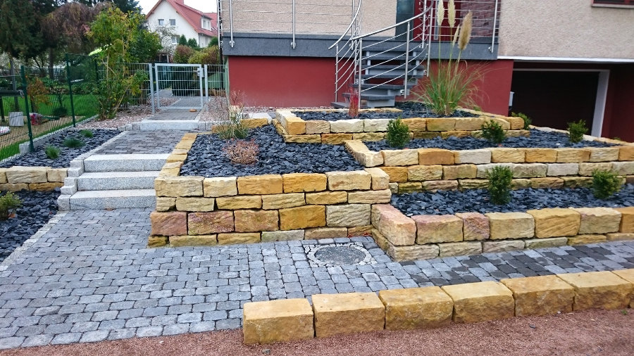 Garten- und Landschaftsbau Th. Wegener - Bad Liebenstein - Gartengestaltung mit Naturstein - Wegebau - Terrassenbeete